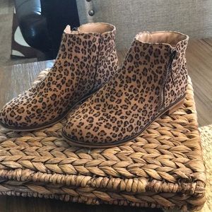 Cat & Jack boots big kids Sz 3